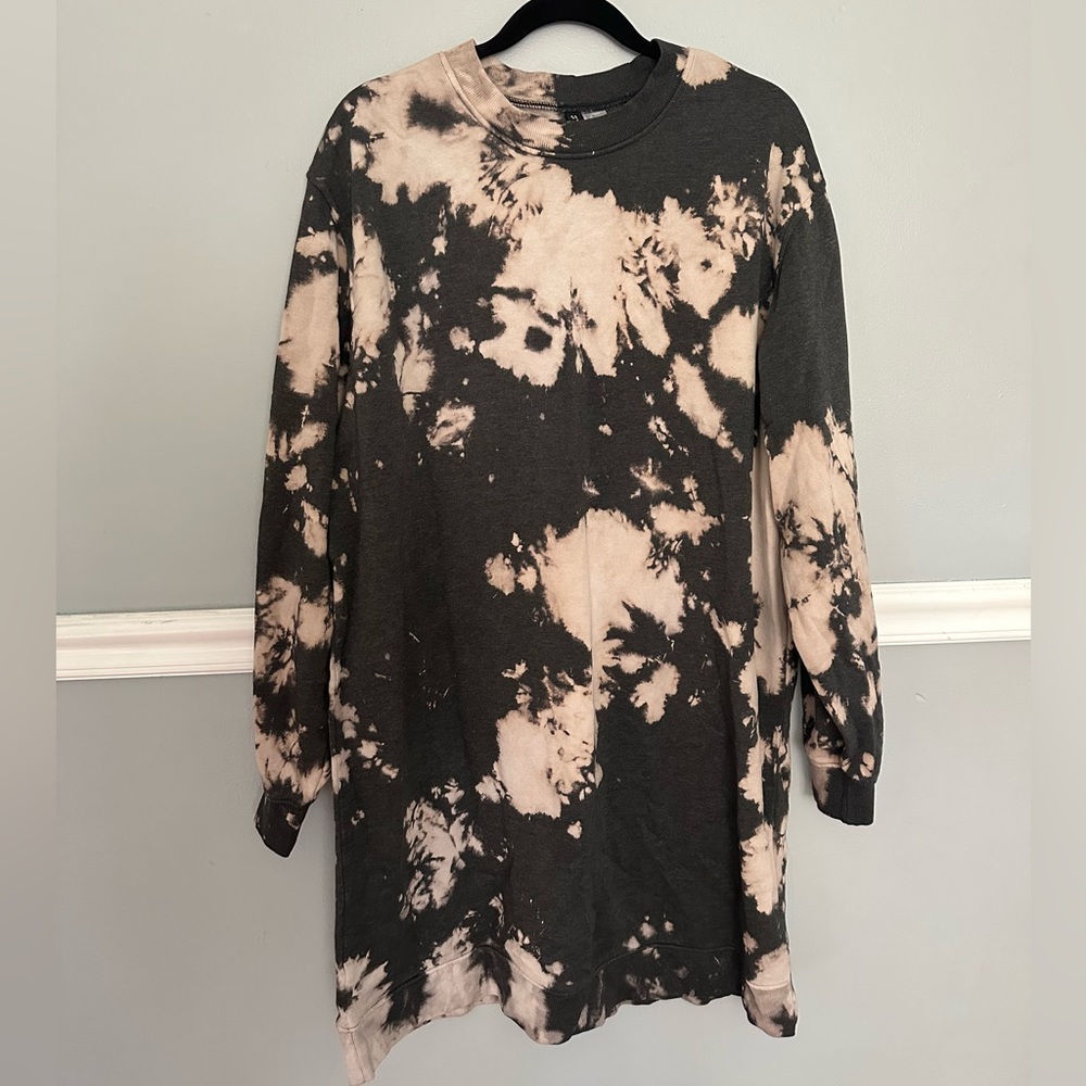 Long-length crew sweatshirt